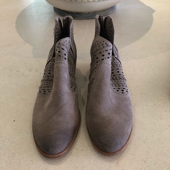 Vince Camuto Prasata Bootie - 6.5 - Picture 3 of 8